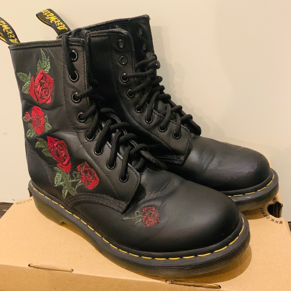 1460 vonda floral leather lace up doc marten boots